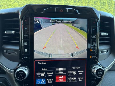 Used 2019 RAM 1500 Laramie AWD/4WD image 24