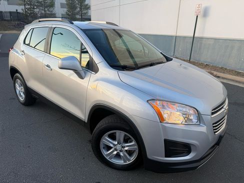 Used 2016 Chevrolet Trax LT w/ LT Convenience Package image 8