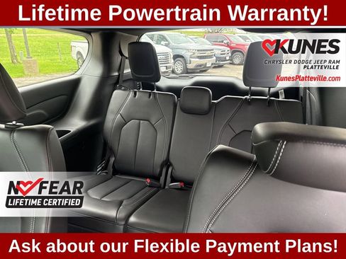 Used 2025 Chrysler Pacifica Select AWD/4WD image 24
