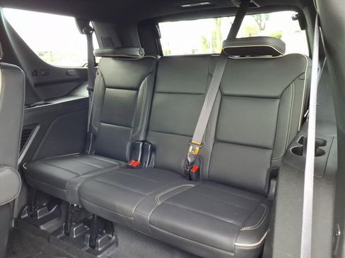 Certified 2023 GMC Yukon SLT w/ SLT Luxury Package image 29