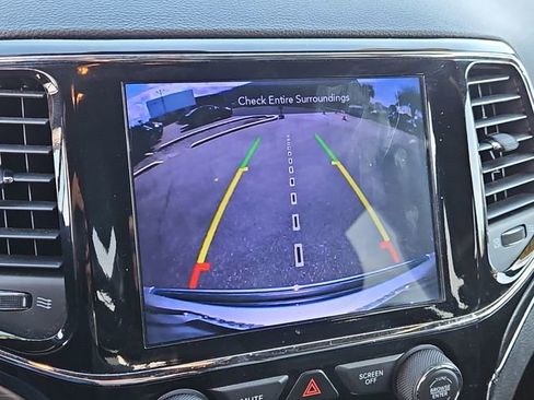 Used 2020 Jeep Grand Cherokee Limited image 24