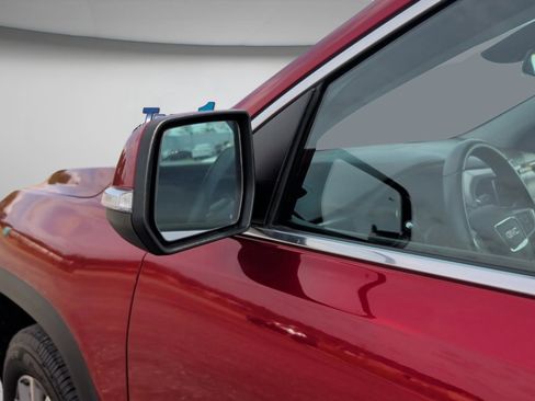 Used 2023 GMC Acadia SLE image 44