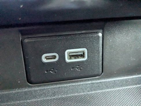 Used 2021 Chevrolet Tahoe Premier w/ Premium Package image 23