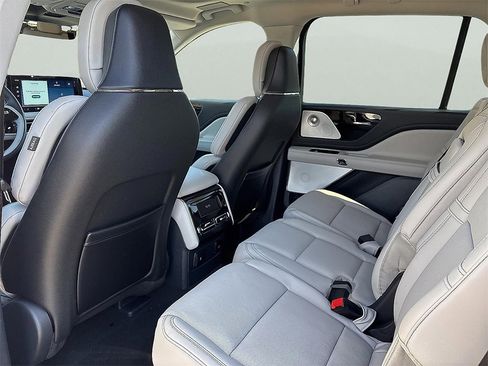 New 2026 Lincoln Aviator Reserve image 11