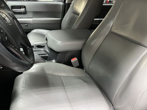 Used 2018 Toyota Sequoia Limited w/ Safety & Convenience Package AWD/4WD image 5