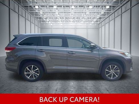 Used 2017 Toyota Highlander XLE AWD/4WD image 5