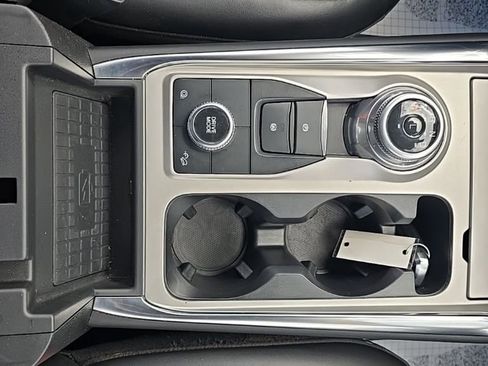 Used 2022 Ford Explorer XLT w/ Equipment Group 202A image 38