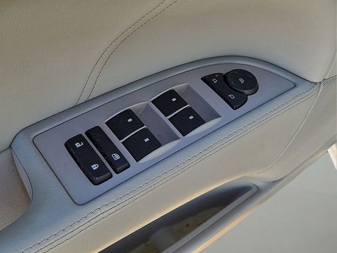 Used 2011 Buick Lucerne CXL image 21