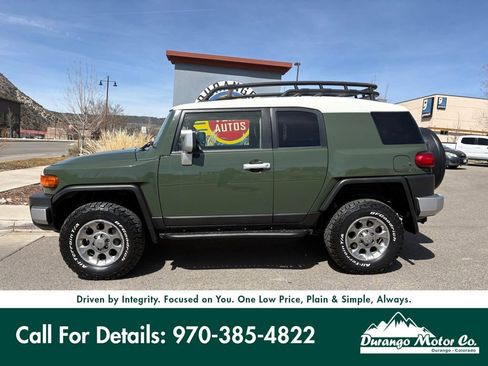 Used 2013 Toyota FJ Cruiser 4WD w/ Upgrade Pkg image 3