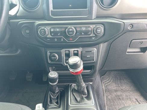 Used 2018 Jeep Wrangler Sport AWD/4WD image 13