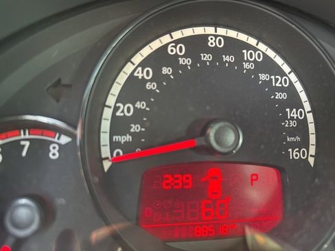 Used 2013 Volkswagen Beetle 2.5 image 9