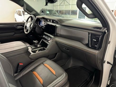 Used 2024 GMC Sierra 1500 AT4 w/ Technology Package AWD/4WD image 43