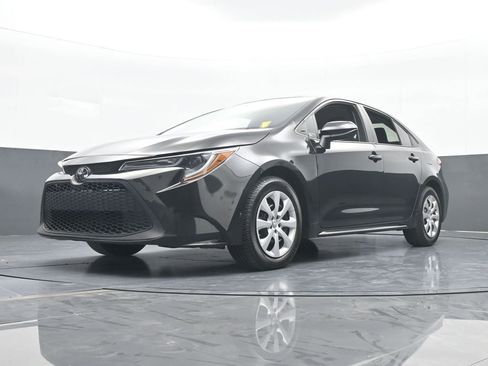 Used 2022 Toyota Corolla LE image 49