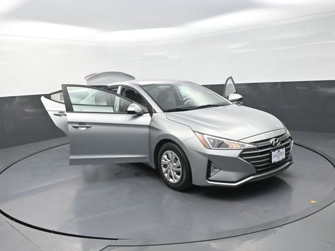 Used 2020 Hyundai Elantra SE FWD image 31