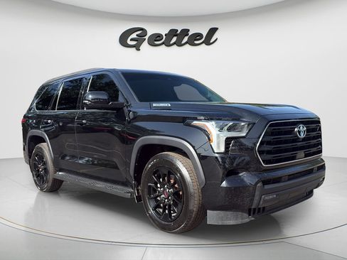 Used 2023 Toyota Sequoia SR5 w/ SR5 Premium Package AWD/4WD image 2