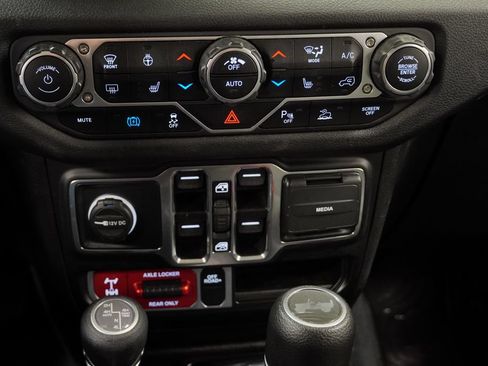 Used 2024 Jeep Wrangler Unlimited AWD/4WD image 37