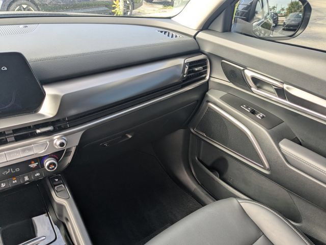 Certified 2025 Kia Telluride S FWD image 17