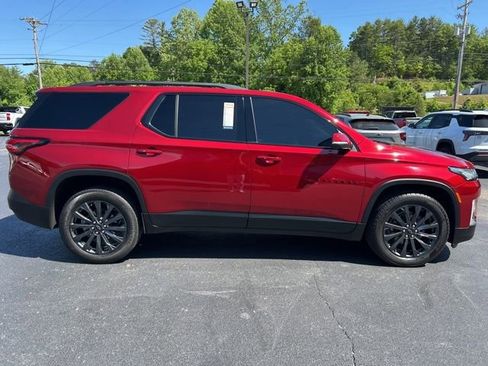 Used 2023 Chevrolet Traverse RS FWD image 2