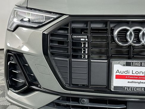 Used 2025 Audi Q3 2.0T Premium w/ Black Optic Sport Package image 16