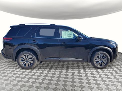 New 2025 Nissan Pathfinder SV w/ SV Premium Package image 6