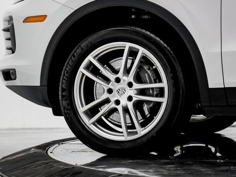 Used 2023 Porsche Cayenne image 81
