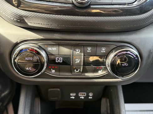 Used 2022 Chevrolet TrailBlazer LT w/ Convenience Package image 9