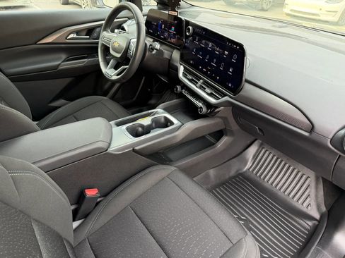 Used 2025 Chevrolet Equinox EV LT image 23