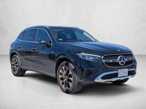 Used 2025 Mercedes-Benz GLC 350e 4MATIC image 3