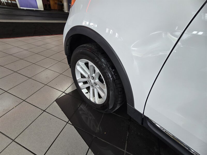 Used 2015 Ford Explorer XLT w/ Equipment Group 202B AWD/4WD image 38