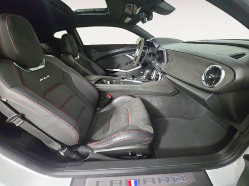 Used 2022 Chevrolet Camaro ZL1 RWD image 16