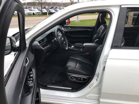 Certified 2022 Jeep Grand Cherokee L Overland w/ Luxury Tech Group IV AWD/4WD image 18