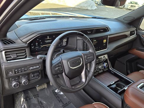 Used 2024 GMC Yukon Denali Ultimate image 8