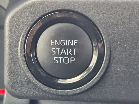 Used 2025 Toyota Tacoma SR5 AWD/4WD image 21