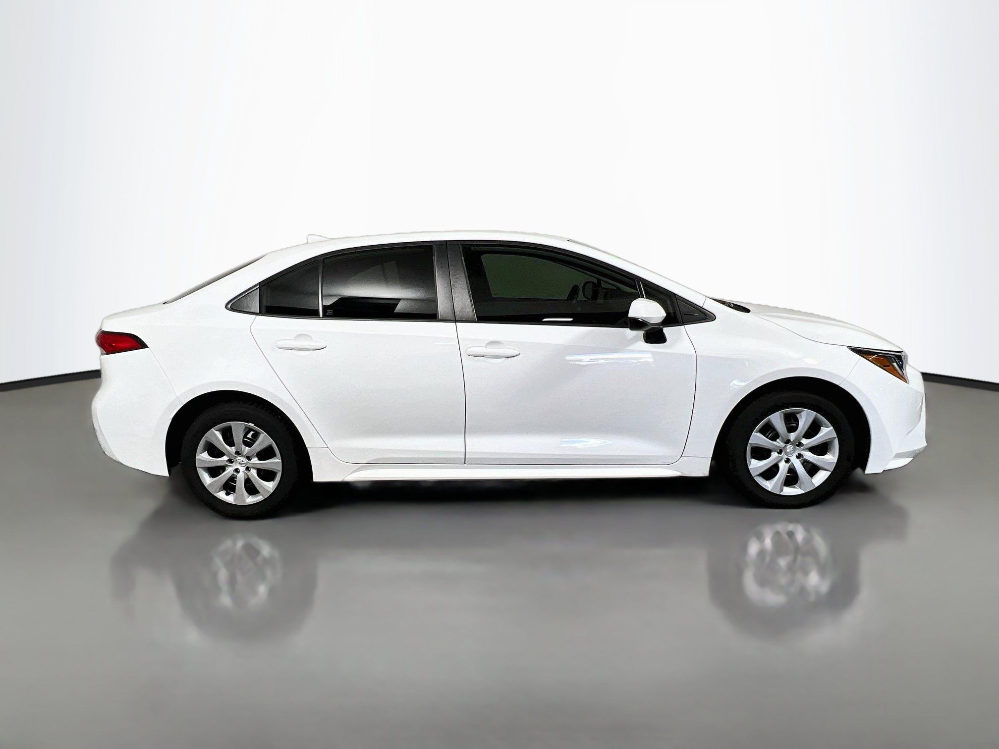 Used 2024 Toyota Corolla LE FWD image 3