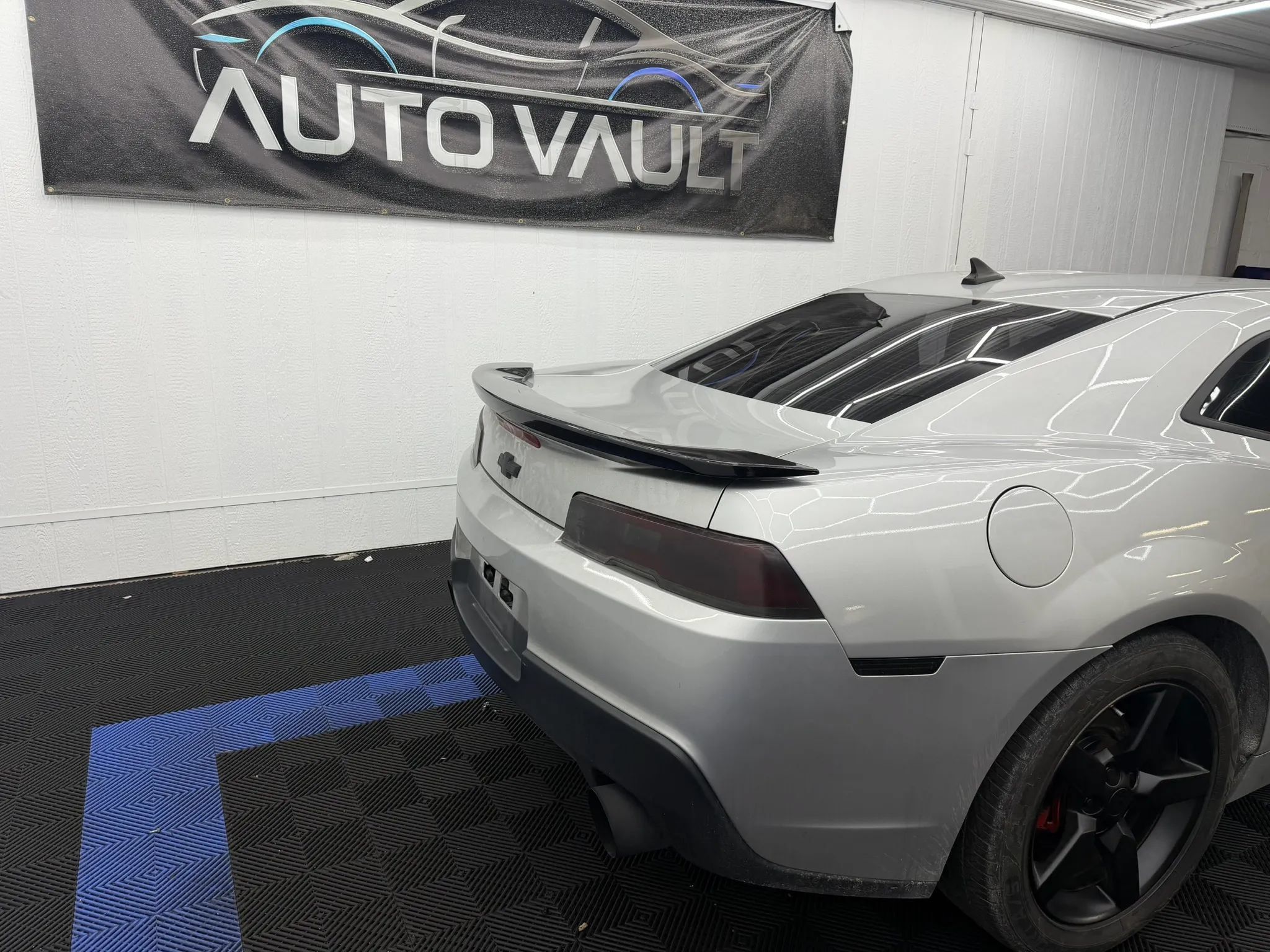 Used 2015 Chevrolet Camaro LT w/ 1LT Preferred Package RWD image 3
