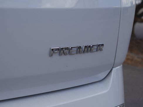 Used 2022 Chevrolet Traverse Premier AWD/4WD image 22