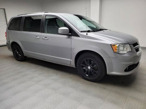 Used 2019 Dodge Grand Caravan SXT image 11