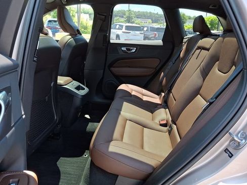 Used 2023 Volvo XC60 B5 Plus AWD/4WD image 10