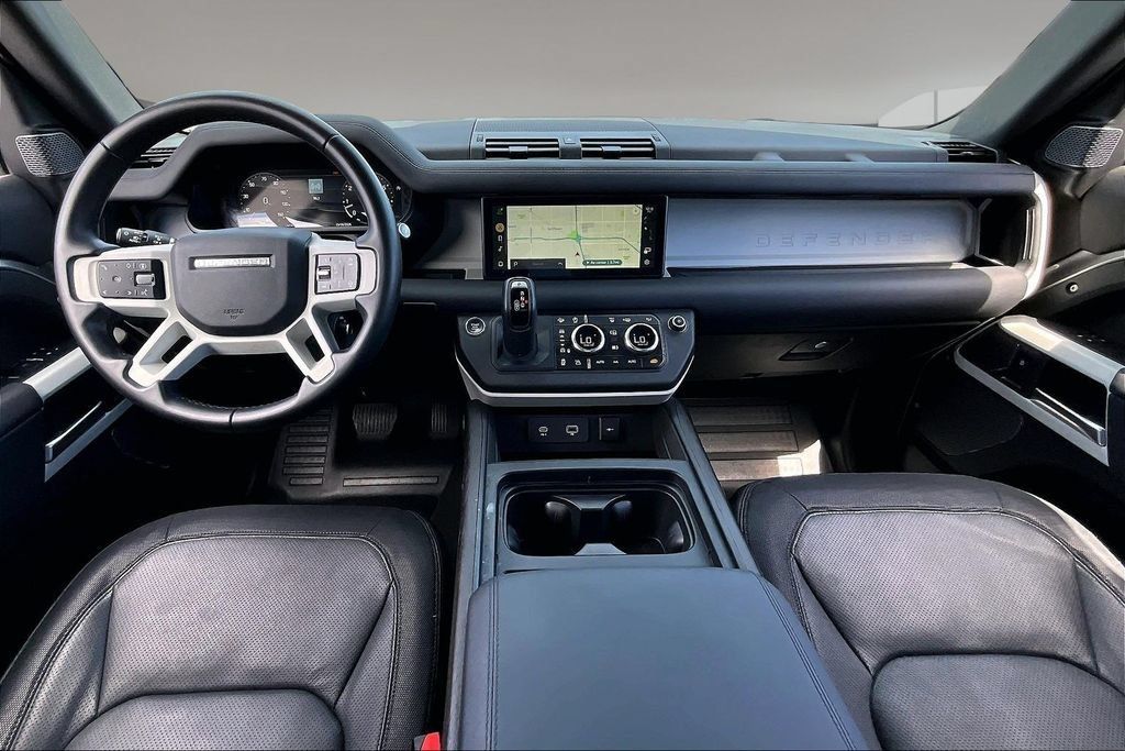 Certified 2024 Land Rover Defender 110 X-Dynamic SE AWD/4WD image 7