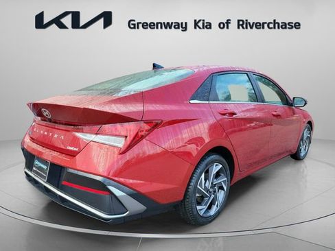 Used 2025 Hyundai Elantra Limited image 6