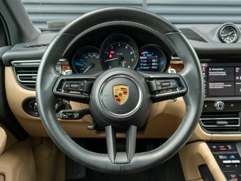 Certified 2023 Porsche Macan AWD/4WD image 22