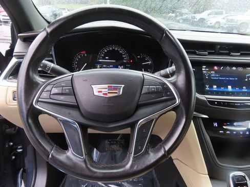 Used 2019 Cadillac XT5 FWD image 16