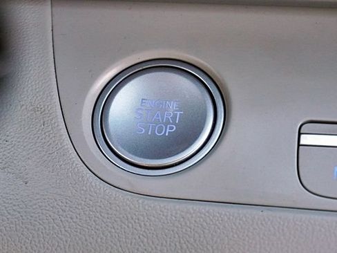 Certified 2023 Hyundai Elantra Limited FWD image 30