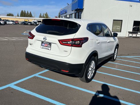 Used 2022 Nissan Rogue Sport S image 5