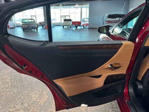 Used 2025 Lexus ES 350 w/ Premium Package image 18