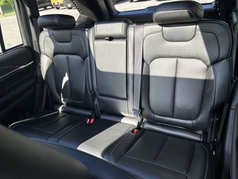 Used 2024 Jeep Grand Cherokee Limited w/ Luxury Tech Group II AWD/4WD image 23