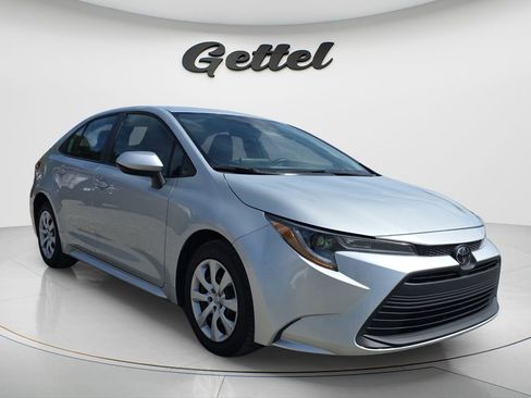 Used 2024 Toyota Corolla LE image 3