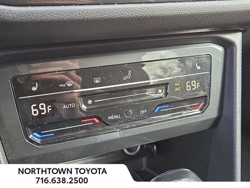 Used 2024 Volkswagen Tiguan Wolfsburg Edition image 21