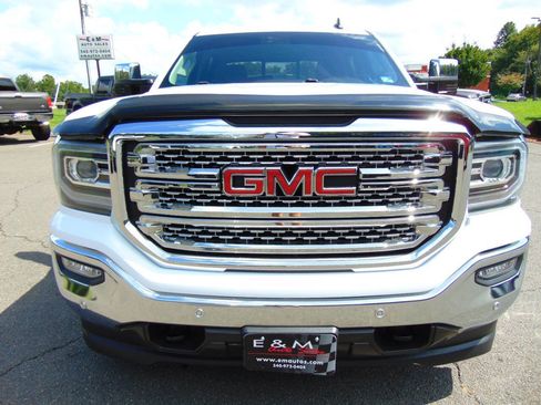 Used 2018 GMC Sierra 1500 SLT AWD/4WD image 3