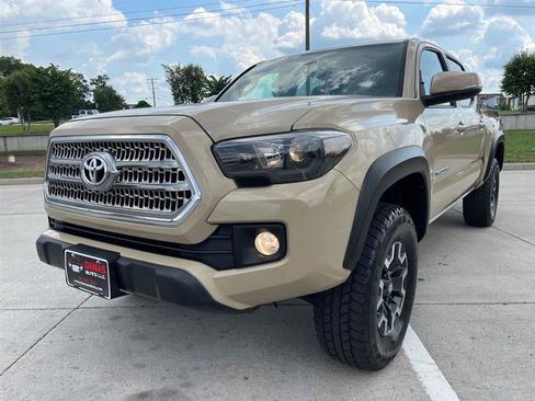 Used 2017 Toyota Tacoma TRD Off-Road w/ Tow Package (A/T) AWD/4WD image 54